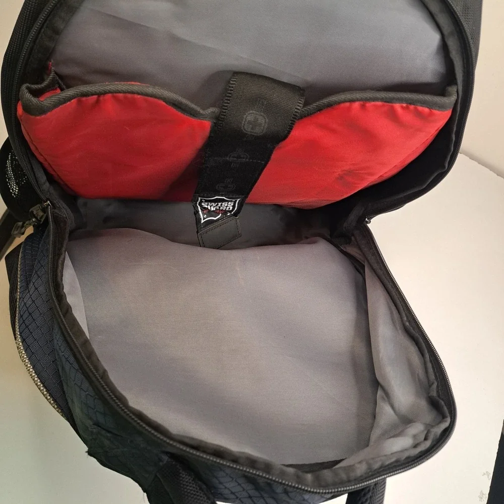 SwissGear Maxxum Black Red Laptop Travel Backpack Heavy Duty Padded Media Pocket